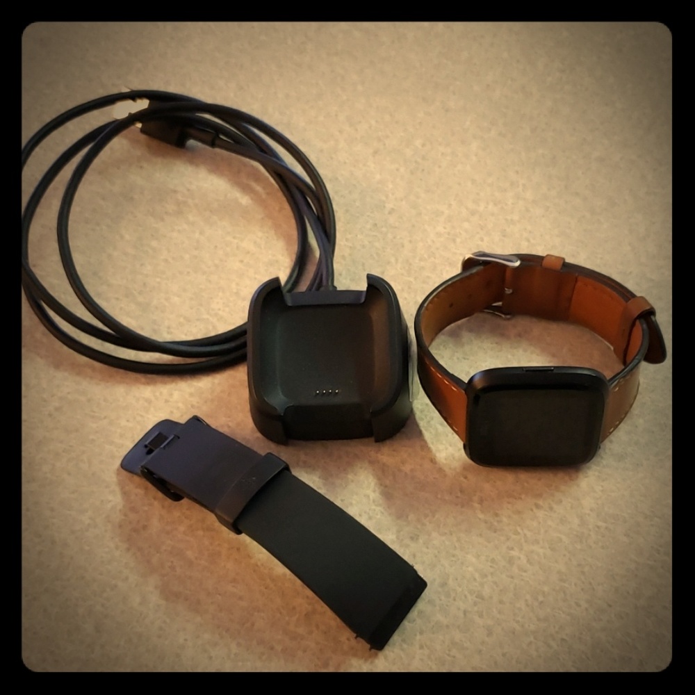Fitbit Versa - image 1